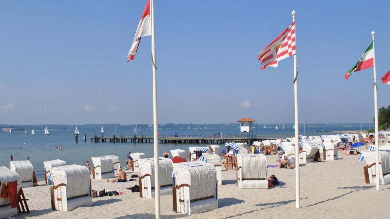 Strandblick Mit Strandkorb & Fahrraedern Глюксбург Экстерьер фото